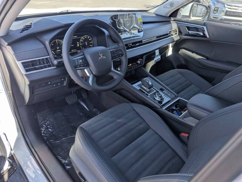 2025 Mitsubishi Outlander PHEV SE