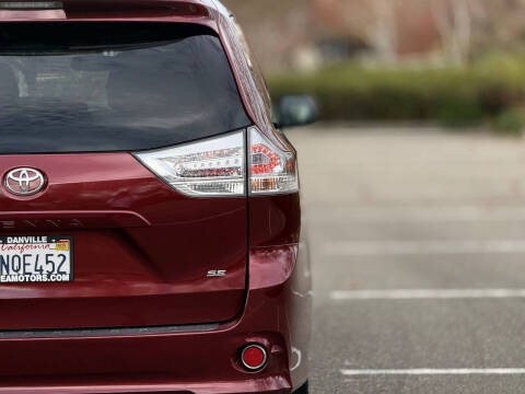 2017 Toyota Sienna SE Premium 8-Passenger