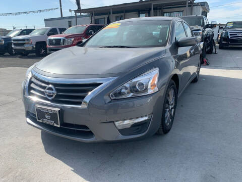 2015 Nissan Altima for sale at Velascos Used Car Sales in Hermiston OR