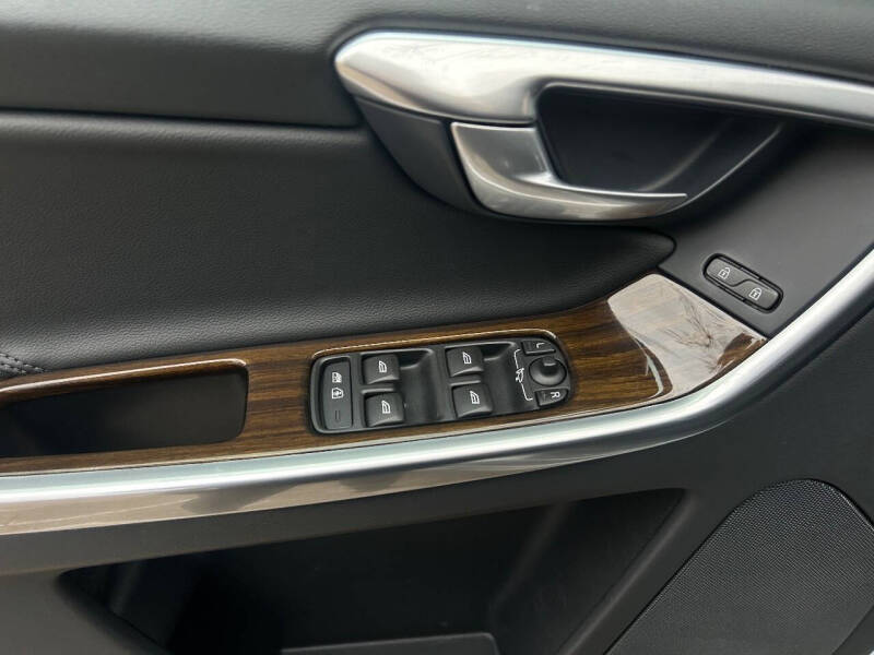 2015 Volvo XC60 T6 Premier Plus