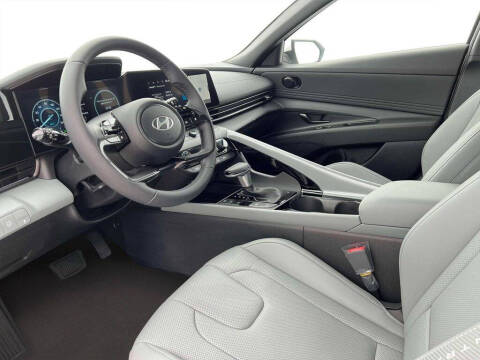 2025 Hyundai Elantra Hybrid Limited