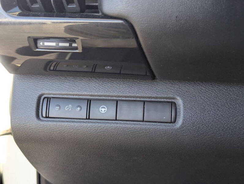 2023 Nissan Pathfinder SV