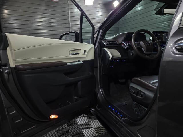 2021 Toyota Sienna Platinum 7-Passenger