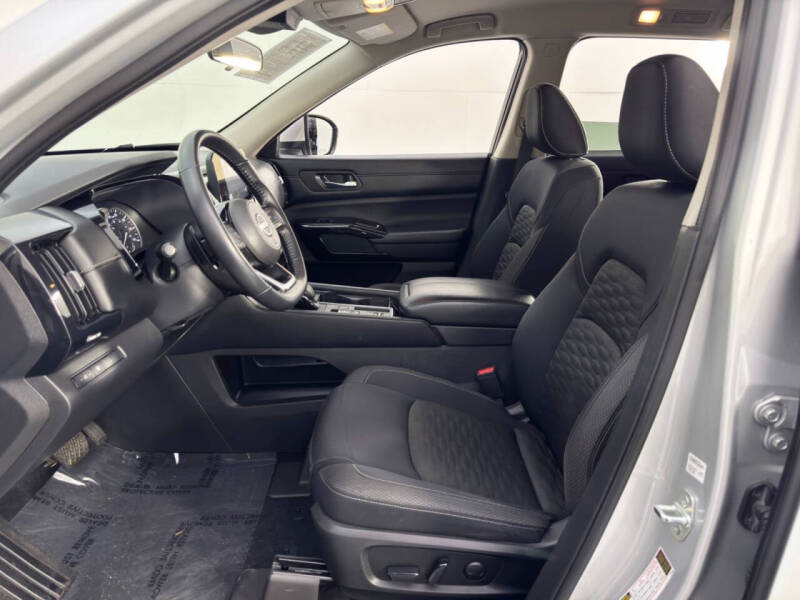 2022 Nissan Pathfinder SV