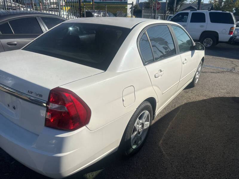 2007 Chevrolet Malibu LT photo 2