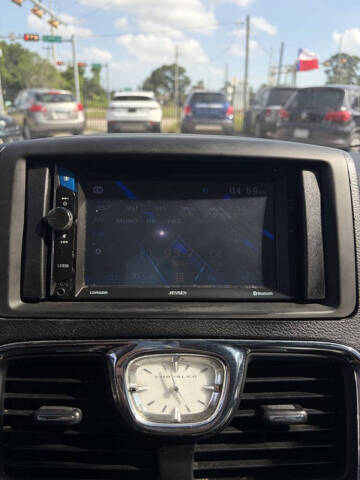 2014 Chrysler Town and Country Touring