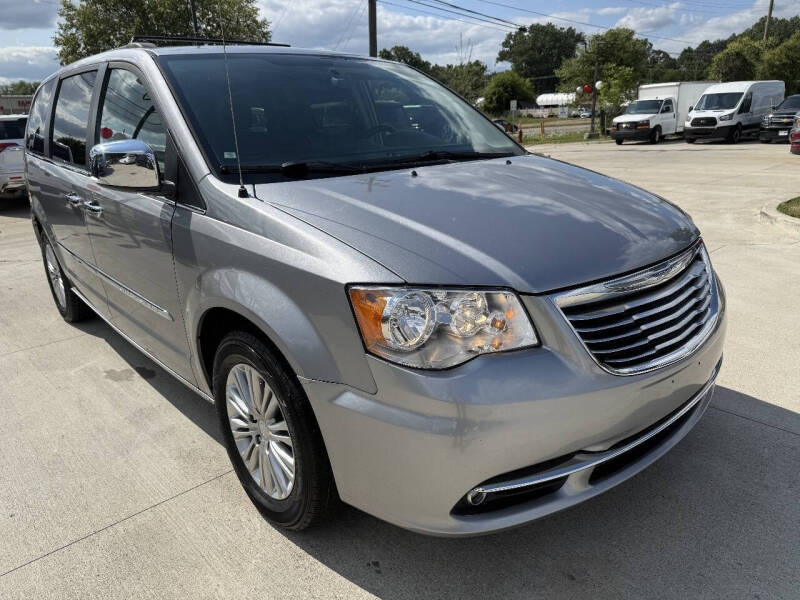 2015 Chrysler Town and Country Touring-L