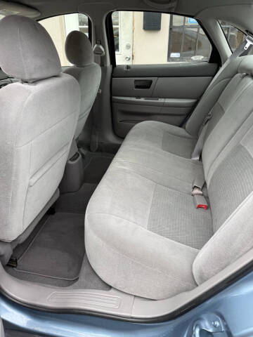 2006 Ford Taurus SE