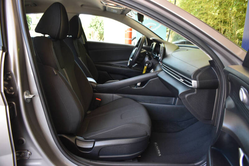 2023 Hyundai Elantra SE