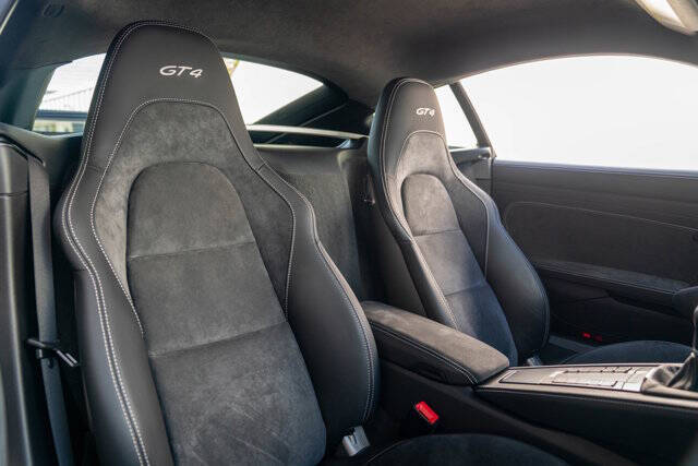 2020 Porsche 718 Cayman 25