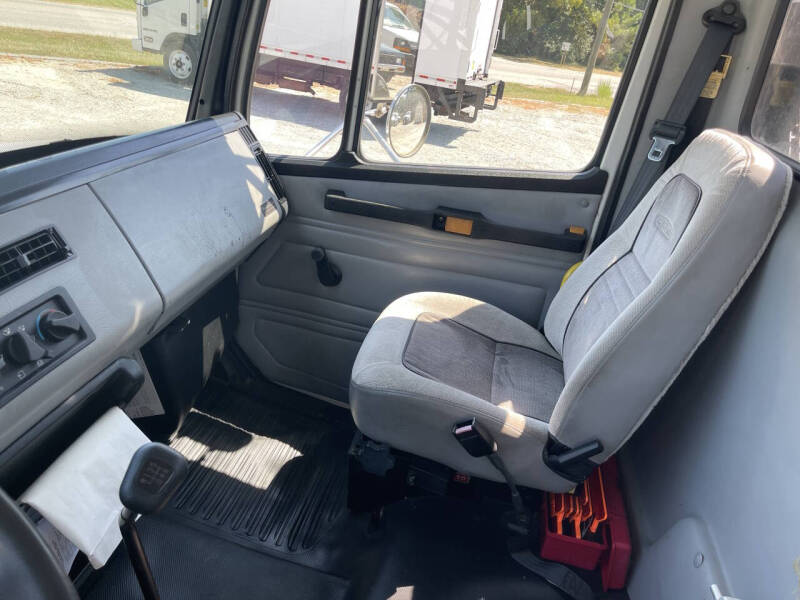 2001 Freightliner FL60