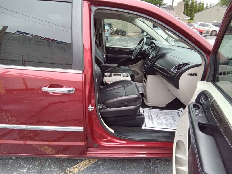 2015 Chrysler Town and Country Touring