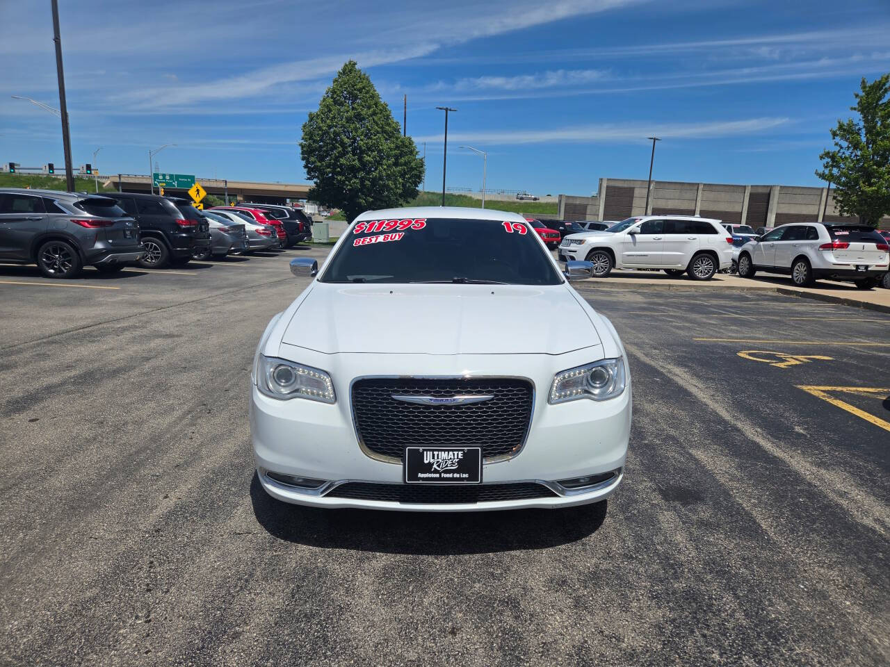 White 2019 Chrysler 300 Limited Limited 4dr Sedan 2