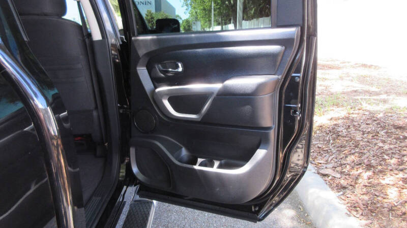 2017 Nissan Titan SV