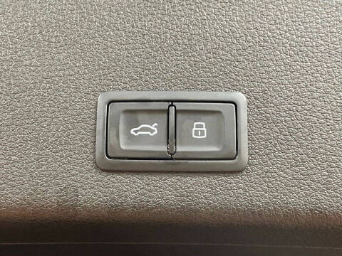 2022 Audi e-tron quattro Premium Plus