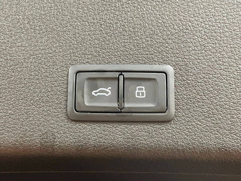 2022 Audi e-tron quattro Premium Plus