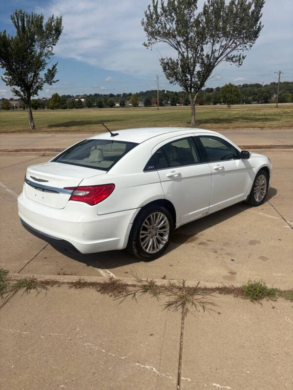 2013 Chrysler 200 LX