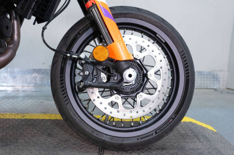 2026 KTM 690 SMC R