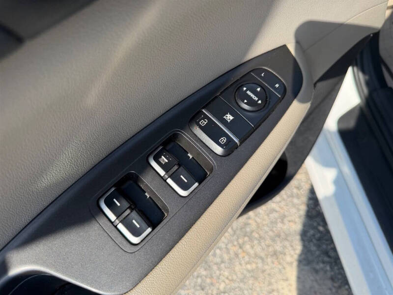 2017 Kia Optima 18