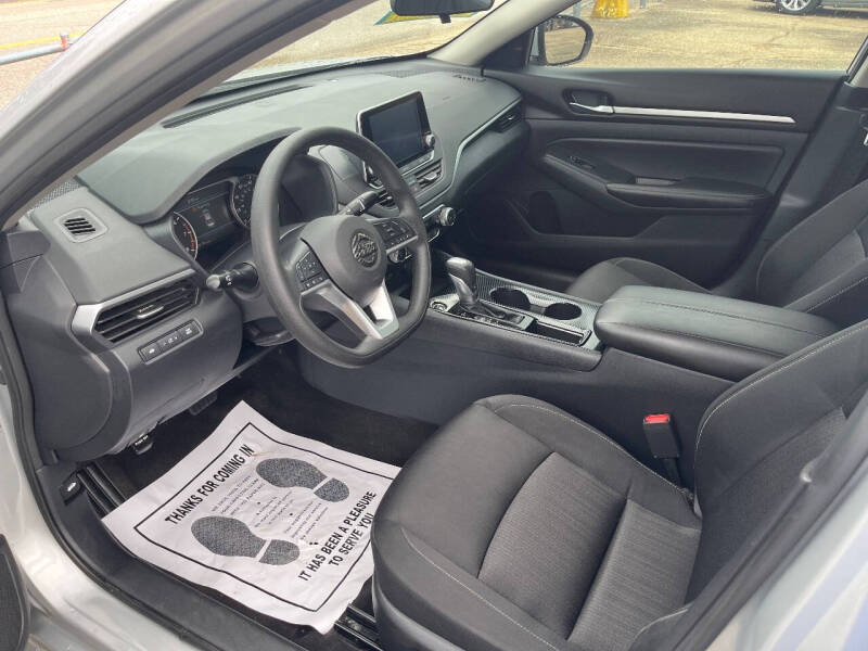2022 Nissan Altima 2.5 SV