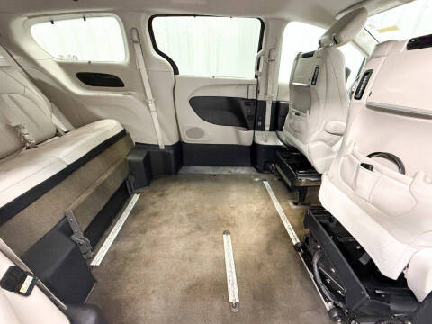 2017 Chrysler Pacifica Touring-L Plus