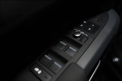 2023 Land Rover Defender 110 X-Dynamic SE