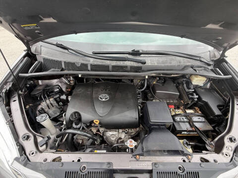 2017 Toyota Sienna XLE 8-Passenger