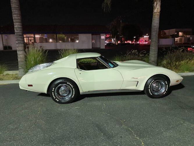 Off White 1975 Chevrolet Corvette 1