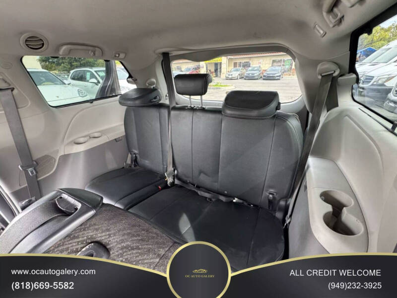 2013 Toyota Sienna SE 8-Passenger