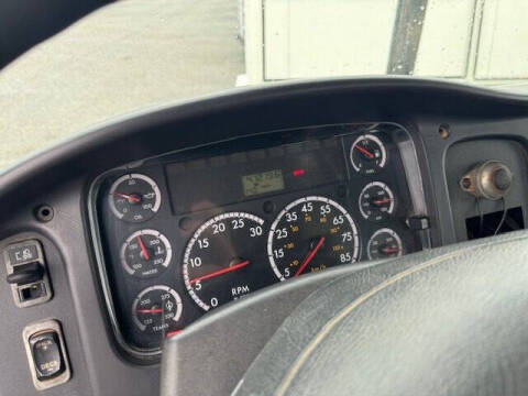 2007 Freightliner M2 106