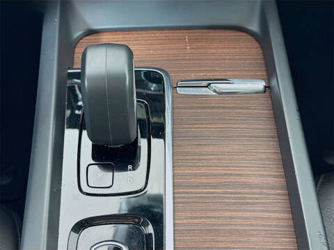 2024 Volvo S60 B5 Plus Dark Theme