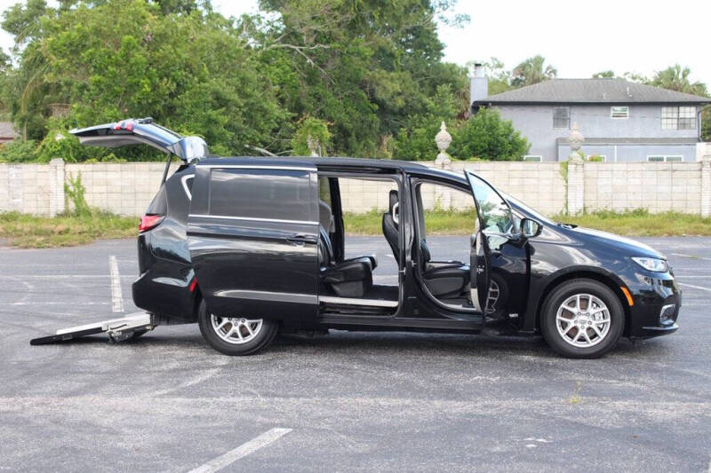 2022 Chrysler Pacifica Touring L