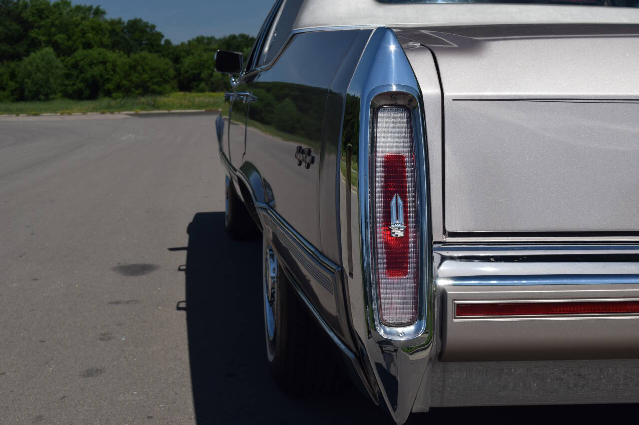 1991 Cadillac Brougham 27