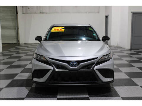 2022 Toyota Camry Hybrid SE Nightshade