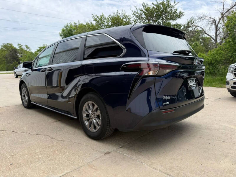 2023 Toyota Sienna LE 8-Passenger