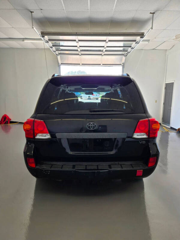 2013 Toyota Land Cruiser