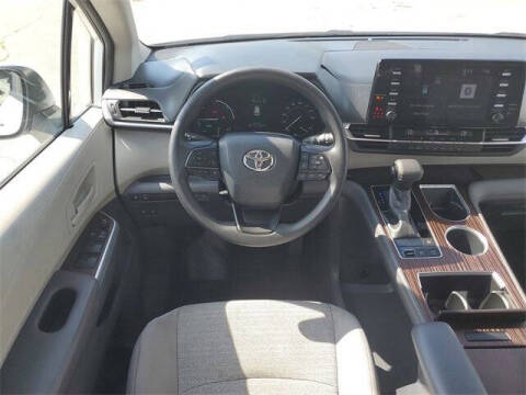 2022 Toyota Sienna LE 8-Passenger