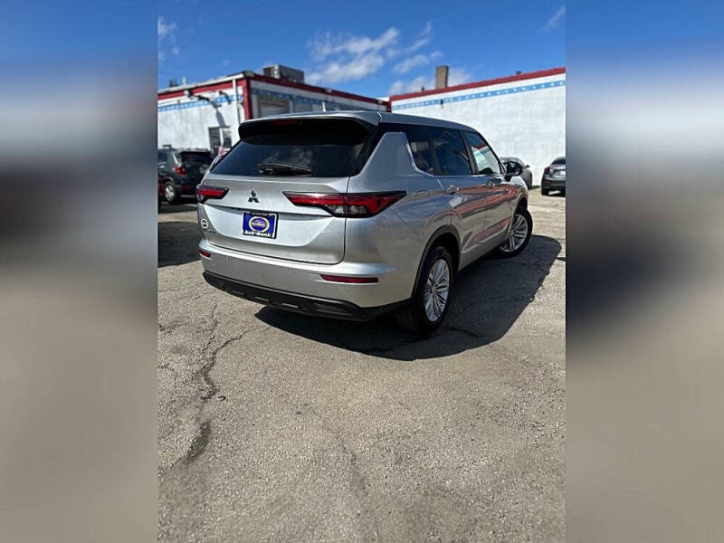 2022 Mitsubishi Outlander ES