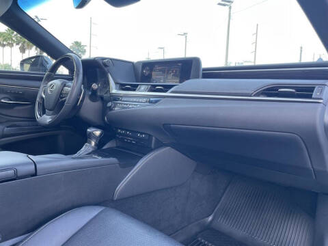 2020 Lexus ES 300h