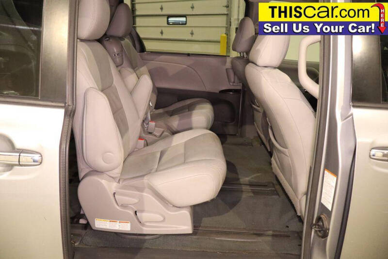 2017 Toyota Sienna XLE Premium 8-Passenger