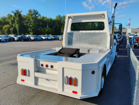 2006 Freightliner M2 106