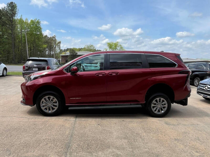 2026 Toyota Sienna LE 8-Passenger