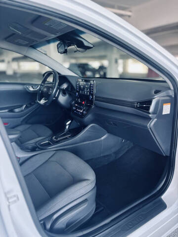 2020 Hyundai Ioniq Hybrid SE