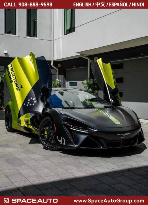 2023 McLaren Artura