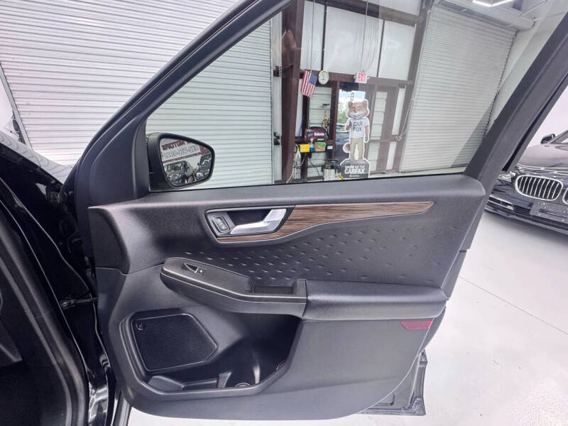 2020 Ford Escape Titanium