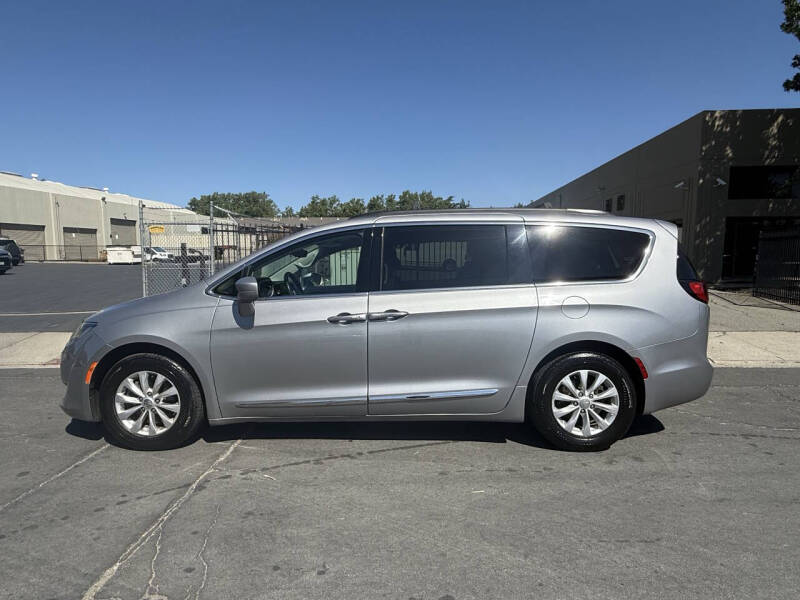 2017 Chrysler Pacifica Touring Plus