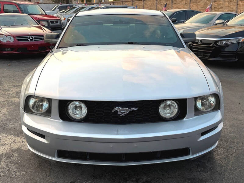 2005 Ford Mustang GT Deluxe
