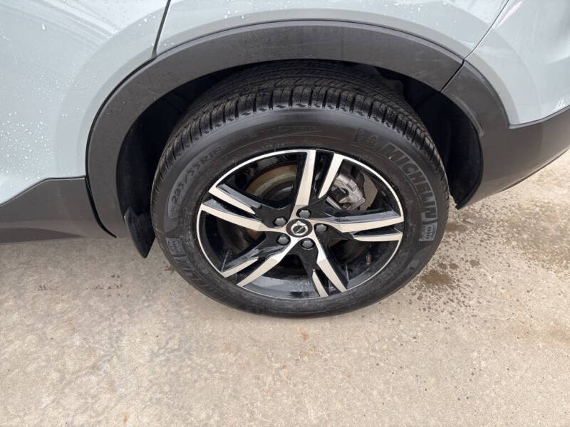 2025 Volvo XC40 B5 Core Bright Theme