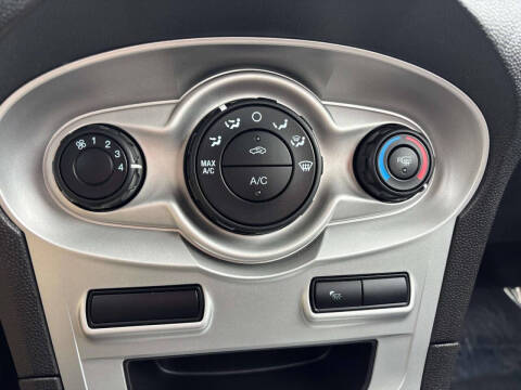 2015 Ford Fiesta SE
