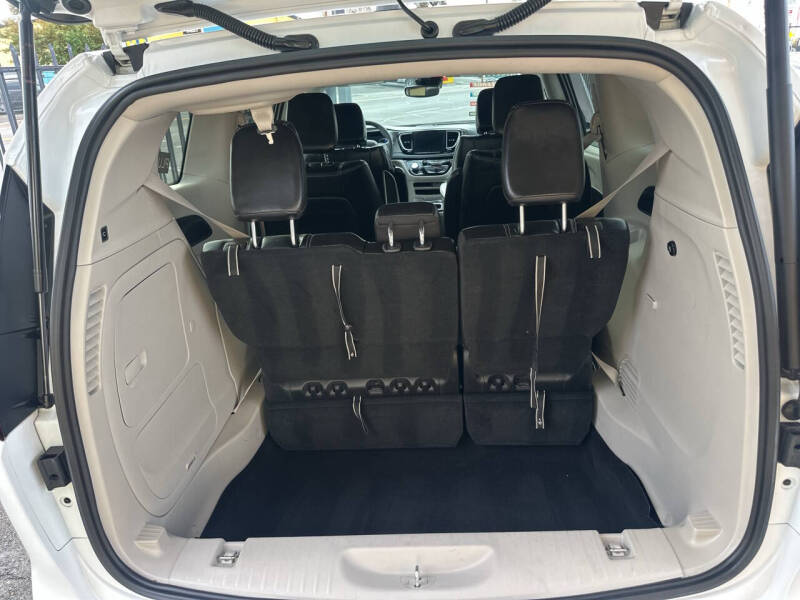 2023 Chrysler Pacifica Plug-In Hybrid Touring L